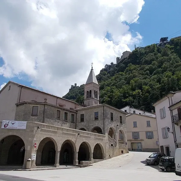 borgo-maggiore-piazza-mercatale